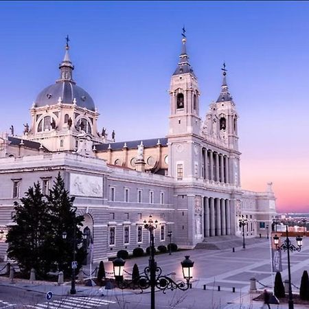 Hostel Puerta Del Angel Madrid Eksteriør bilde