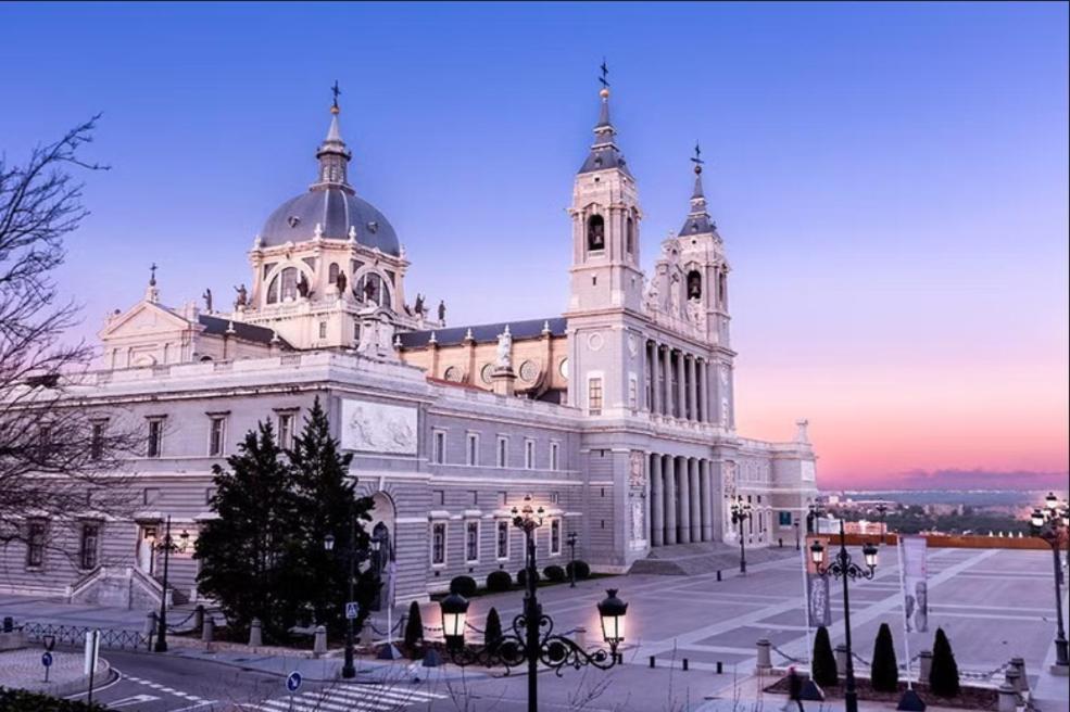 Hostel Puerta Del Angel Madrid Eksteriør bilde