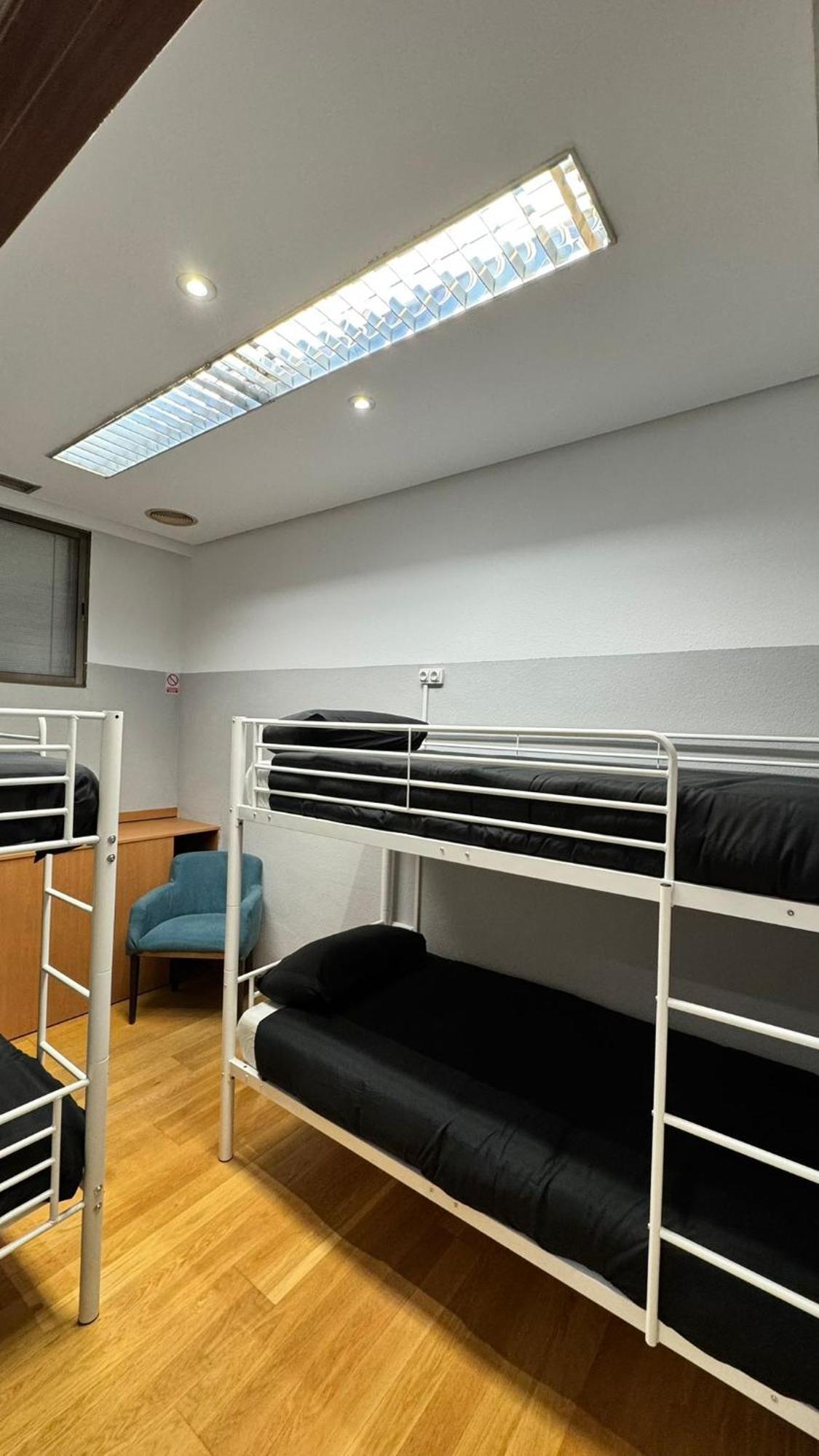 Hostel Puerta Del Angel Madrid Eksteriør bilde