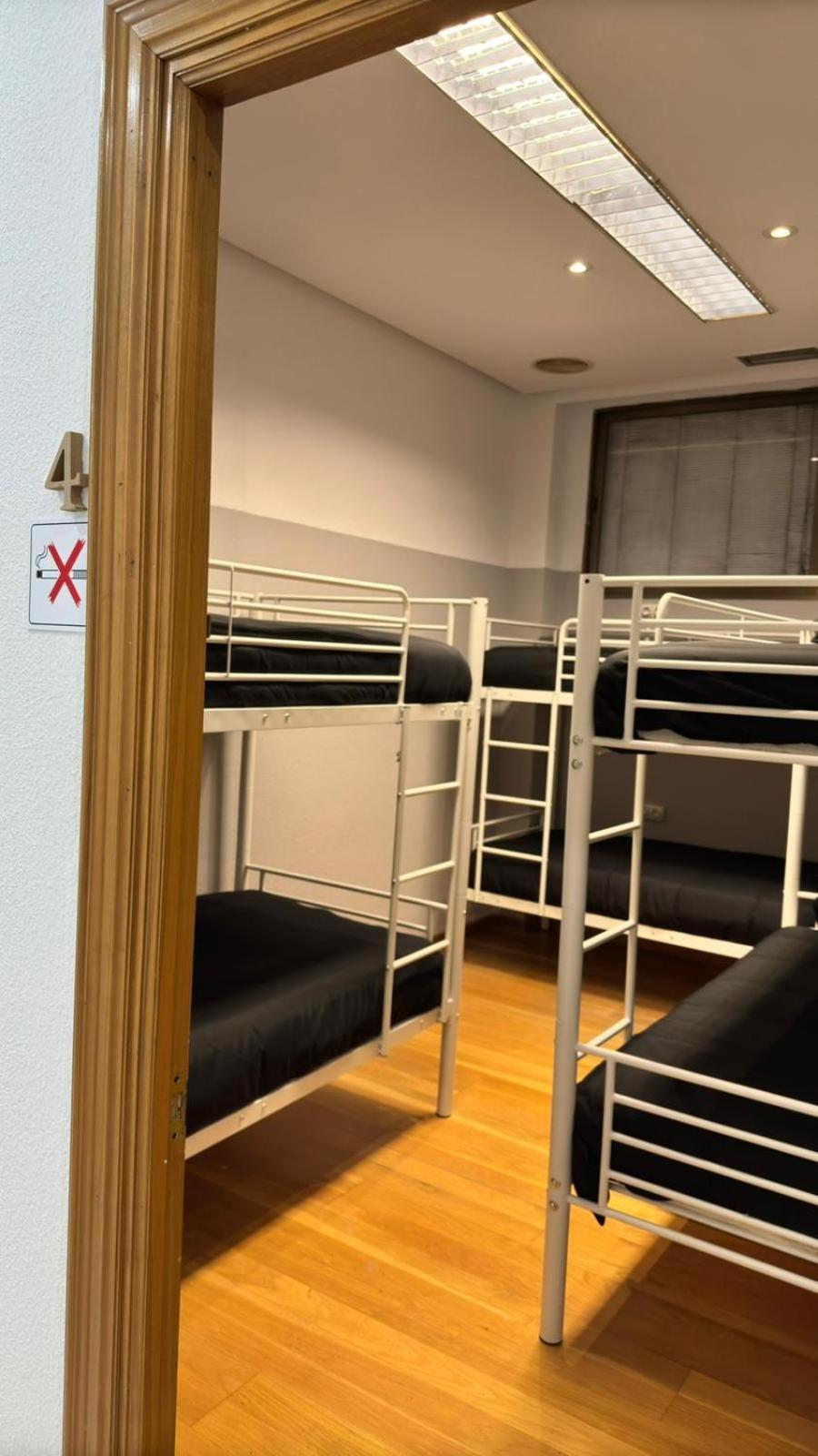 Hostel Puerta Del Angel Madrid Eksteriør bilde