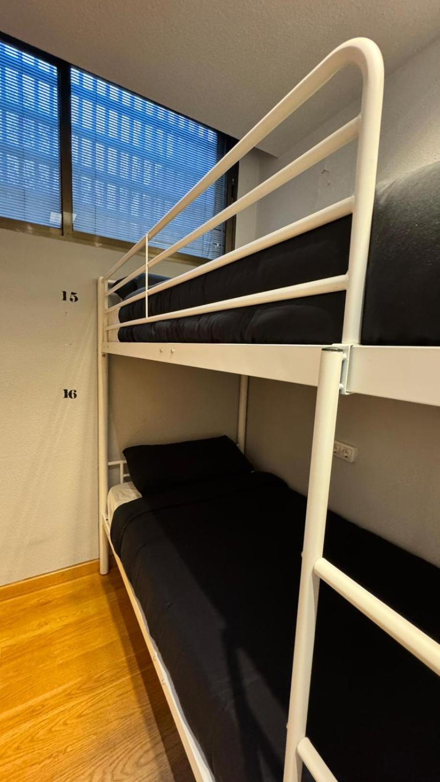 Hostel Puerta Del Angel Madrid Eksteriør bilde