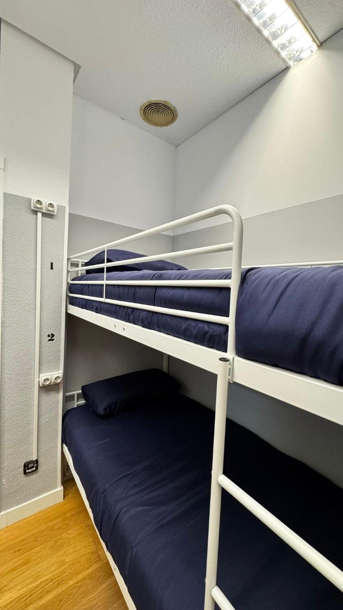 Hostel Puerta Del Angel Madrid Eksteriør bilde