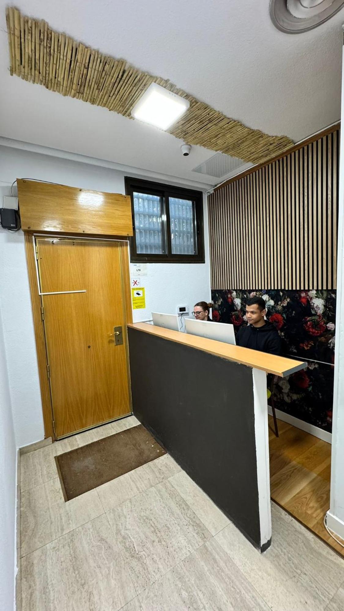 Hostel Puerta Del Angel Madrid Eksteriør bilde