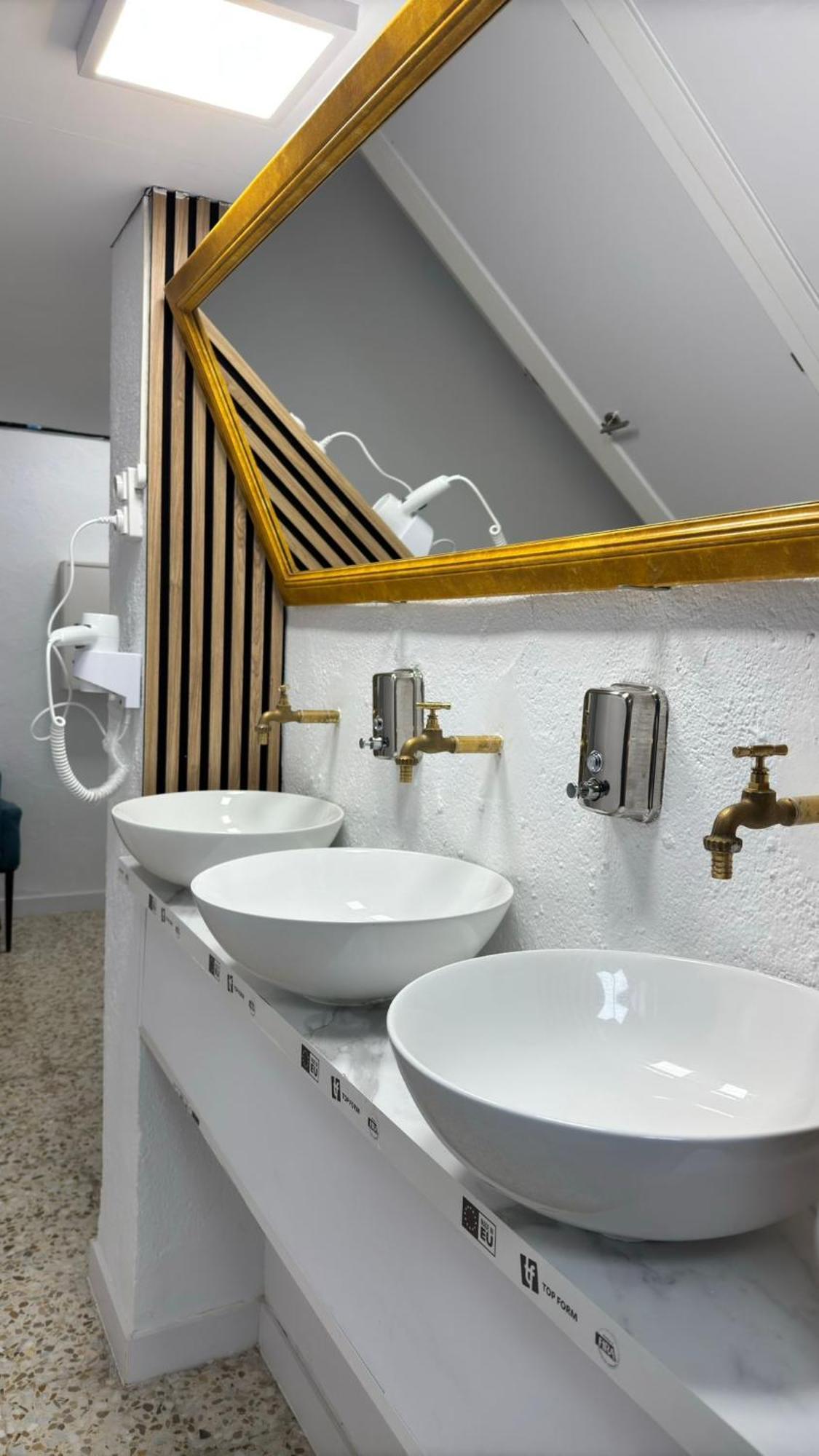 Hostel Puerta Del Angel Madrid Eksteriør bilde